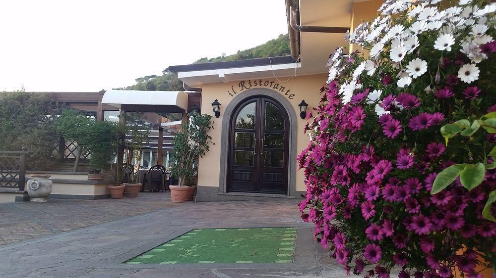 Hotel Villa Degli Angeli Castel Gandolfo Exterior photo